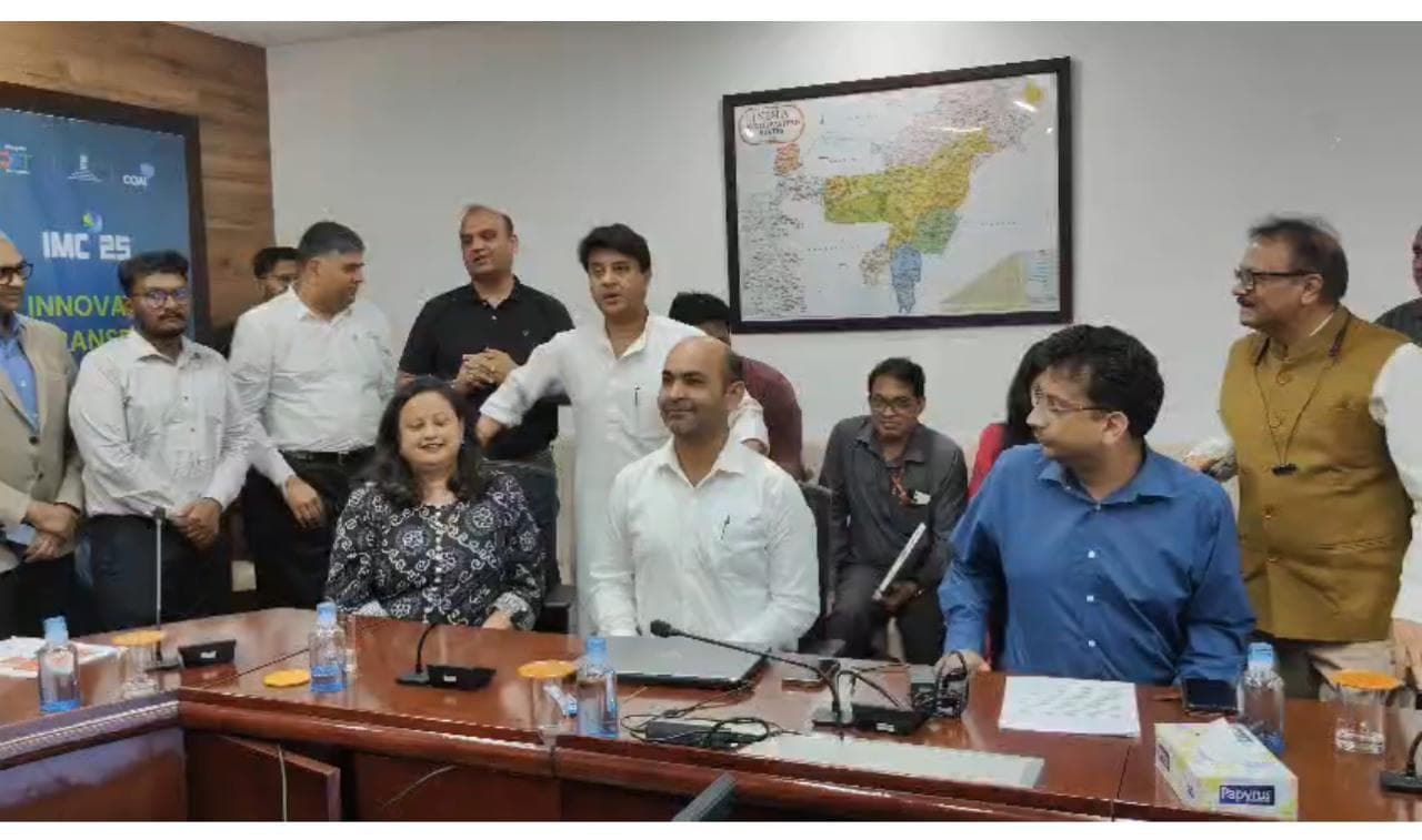 Meeting with Hon'ble Minister of Communications - Image 1